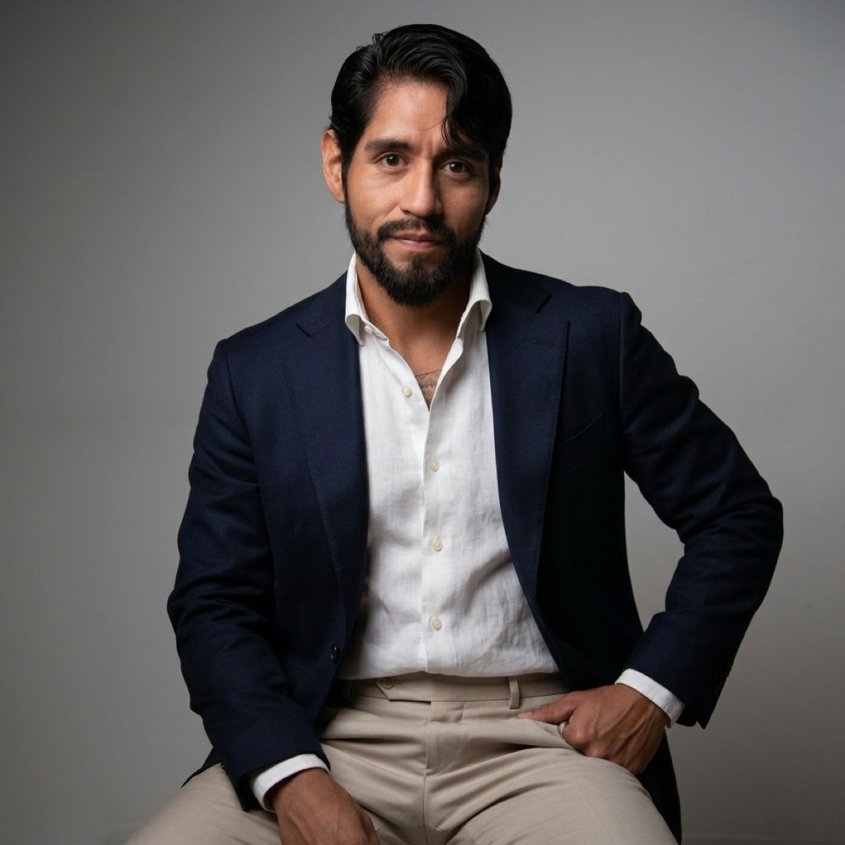 Kenyi Martín Alcántara, graduado social y economista colegiado, en el despacho de Madrid